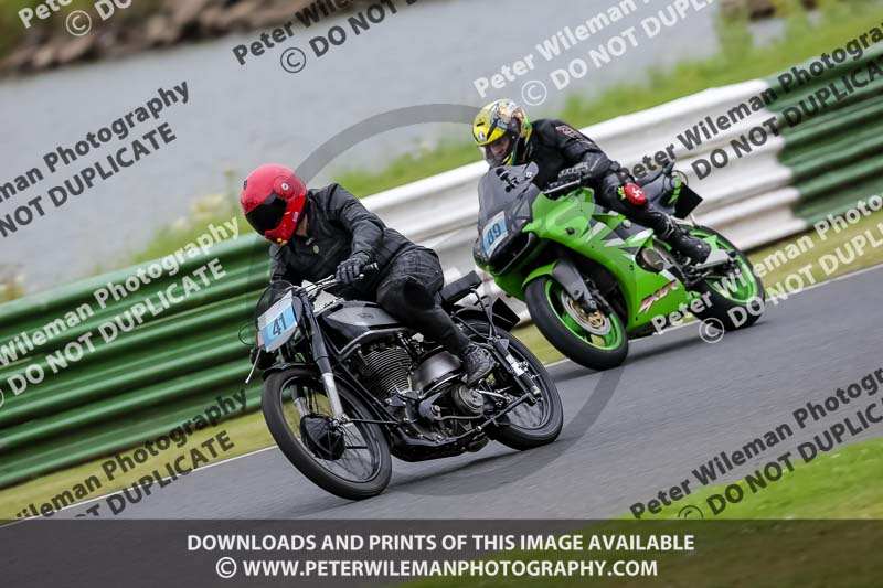 Vintage motorcycle club;eventdigitalimages;mallory park;mallory park trackday photographs;no limits trackdays;peter wileman photography;trackday digital images;trackday photos;vmcc festival 1000 bikes photographs